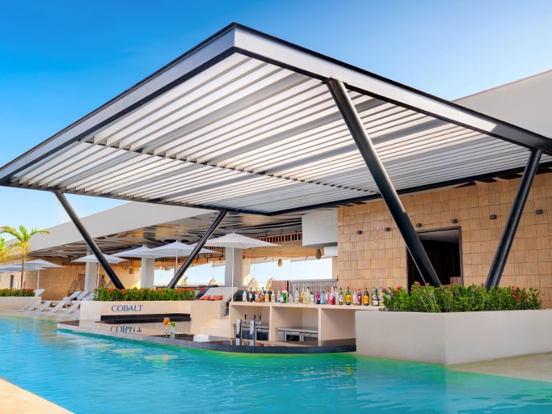 Cobalt Swim Up Bar