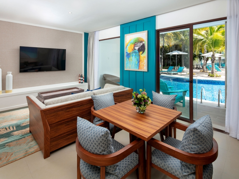 Swim Up Paradise Suite