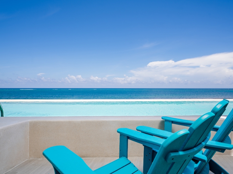 Oceanfront Paradise Swim Up Studio
