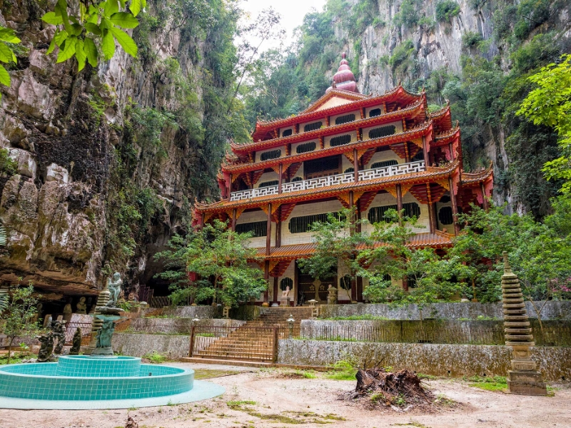 Sam Poh Buddhist Temple