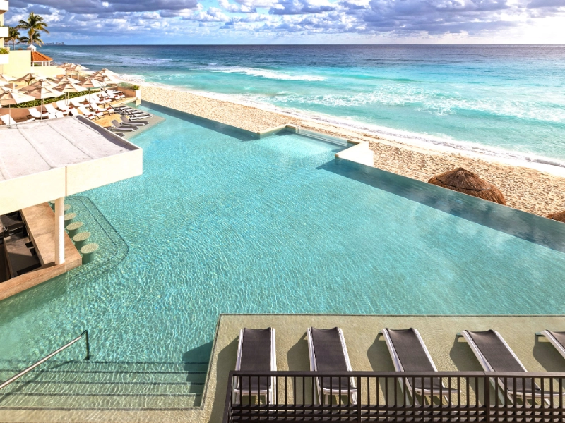 Preferred Club Ocean Front Infinity Pool