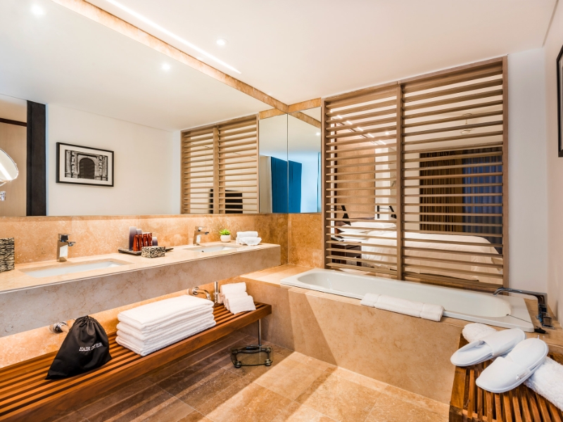 Junior Suite Bathroom