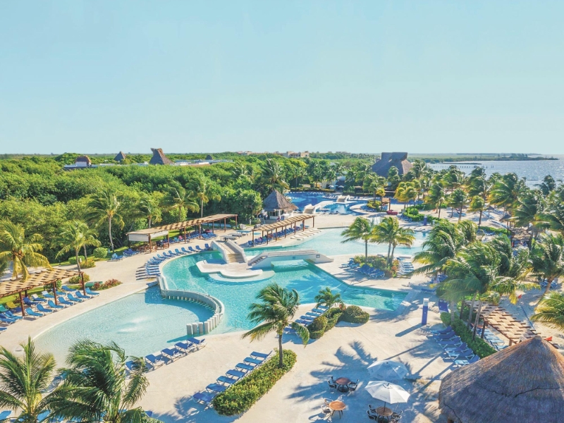 Vue aérienne de BlueBay Grand Esmeralda