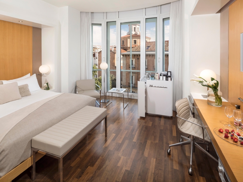 Superior ME Plaza del Angel Views