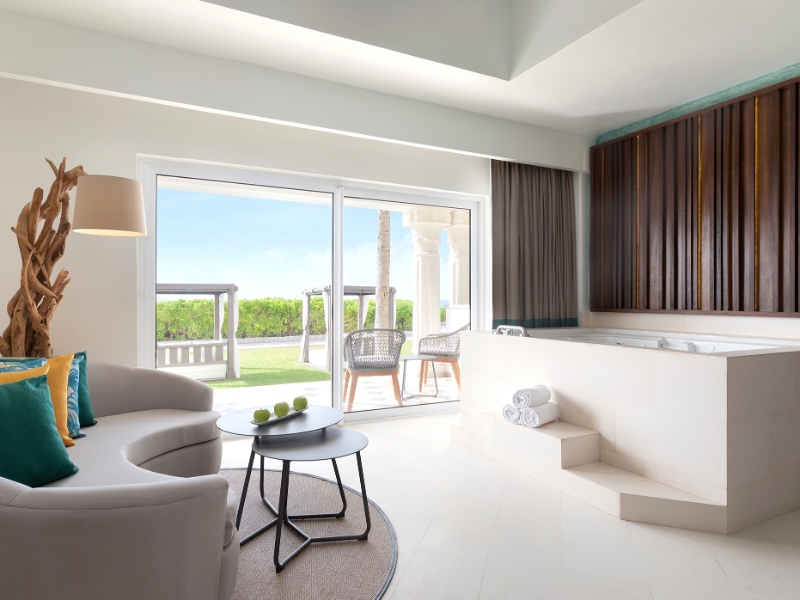 Junior Suite Ocean Front Walk Out King