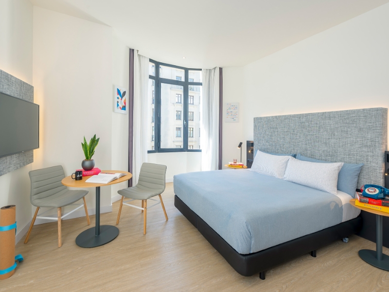 The Studio Vista Gran Via View with Art