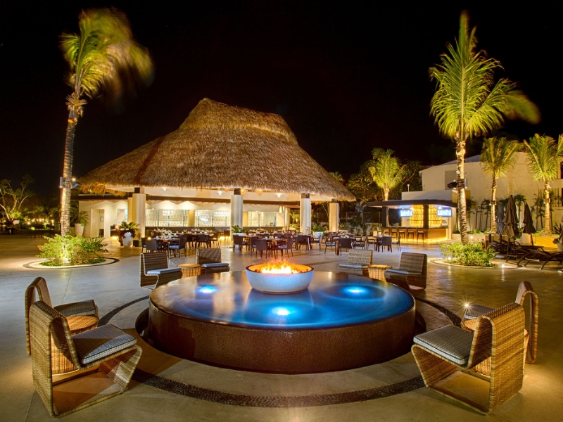 Exterior Lounge
