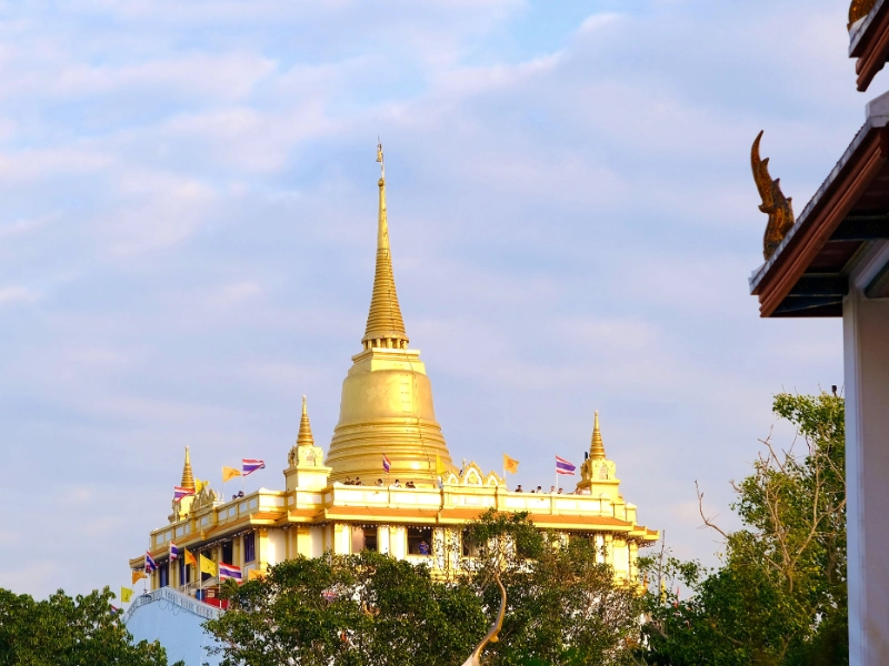 Wat Phu Khao Thong