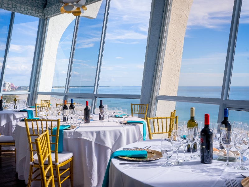 Restaurant Spinners Rooftop Grille