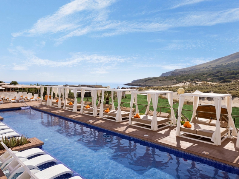 Oasis Pool