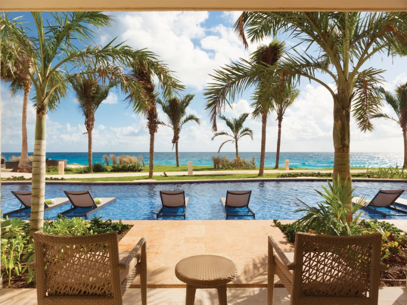 Swim Up King View