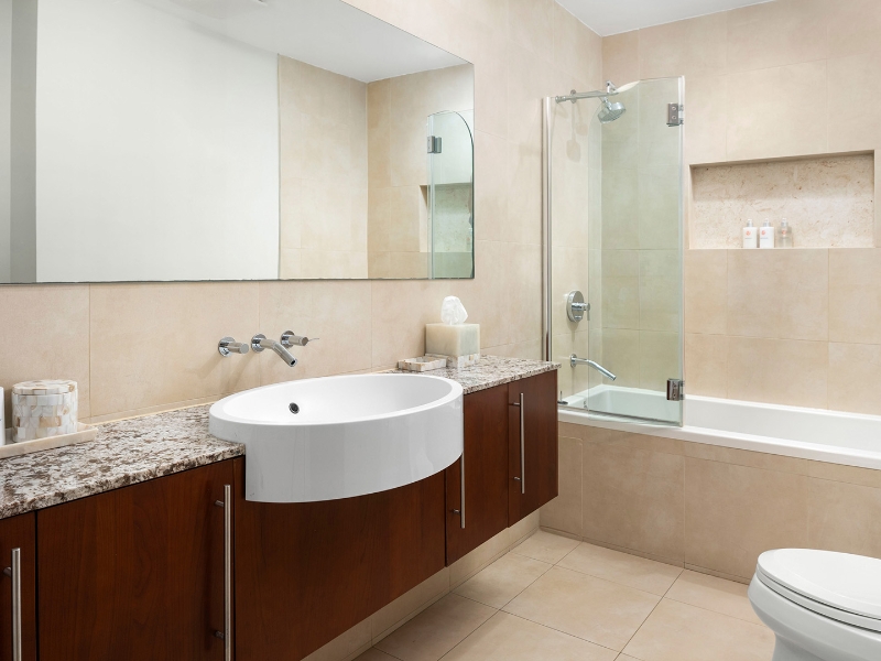 Blue Haven three bedroom oceanfront Bathroom