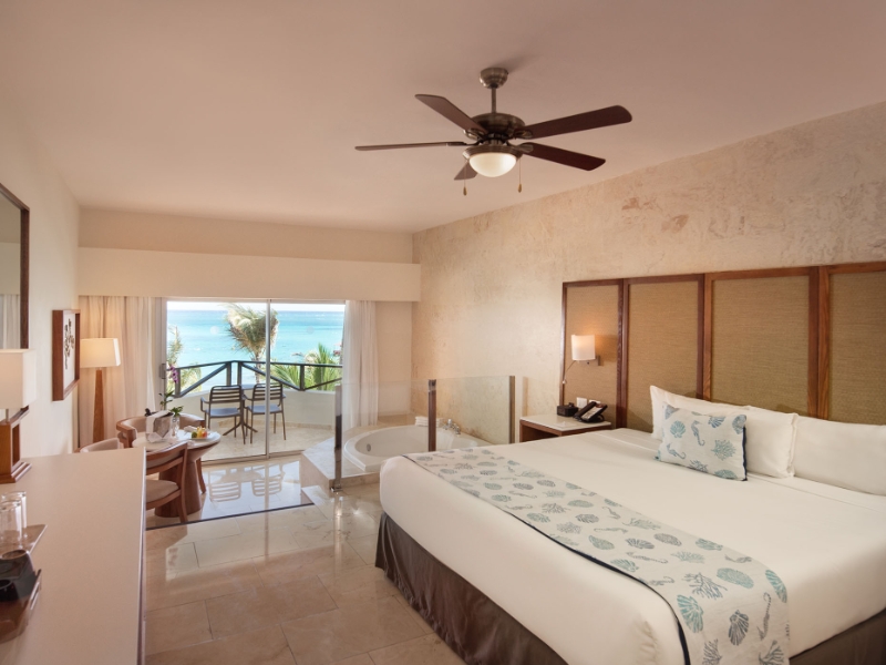 Ocean Front Room with Jacuzzy