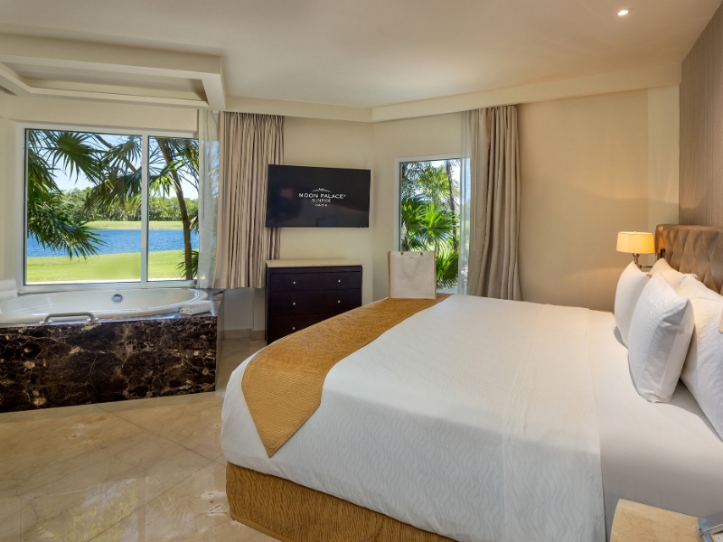 Superior Junior Suite Golf Course View Room
