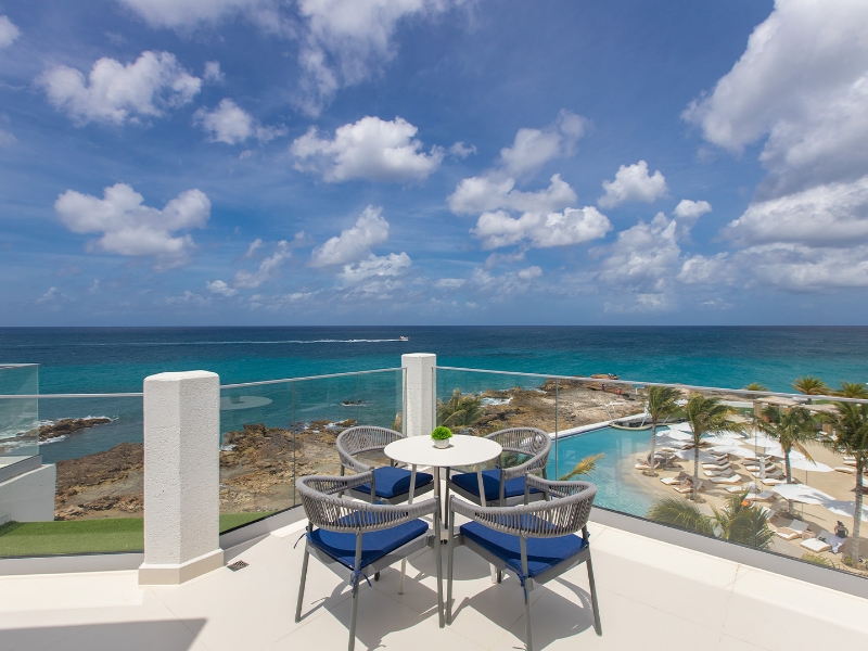 Deluxe Ocean View Suite