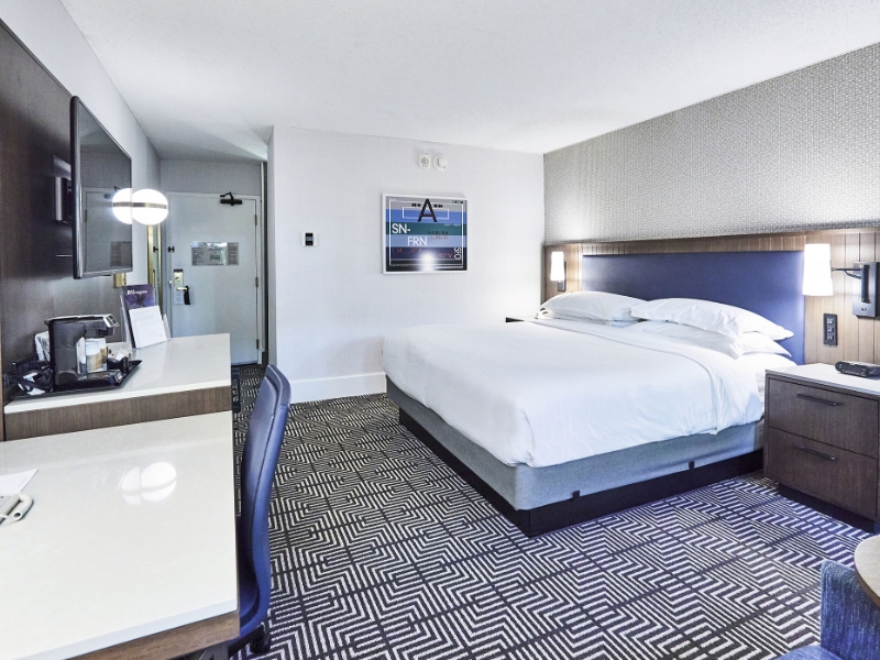 Deluxe king room