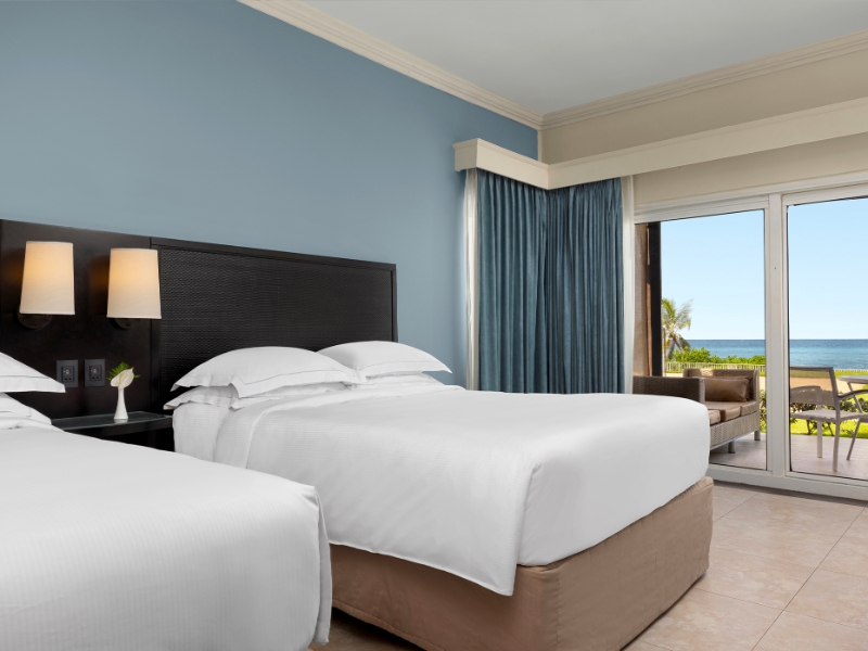 Oceanfront Walkout Two Queens