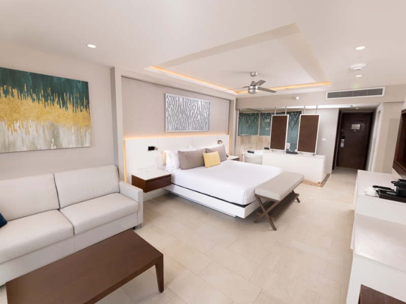 Luxury Junior Suite Bathroom