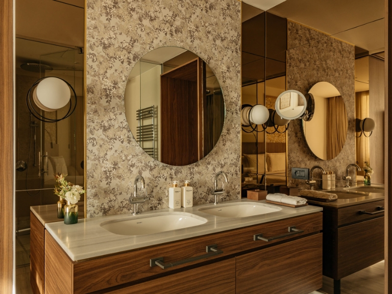 Supreme Room bathroom