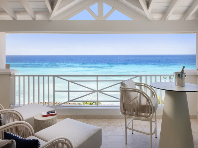 Luxury Concierge One Bedoom Oceanfront Balcony