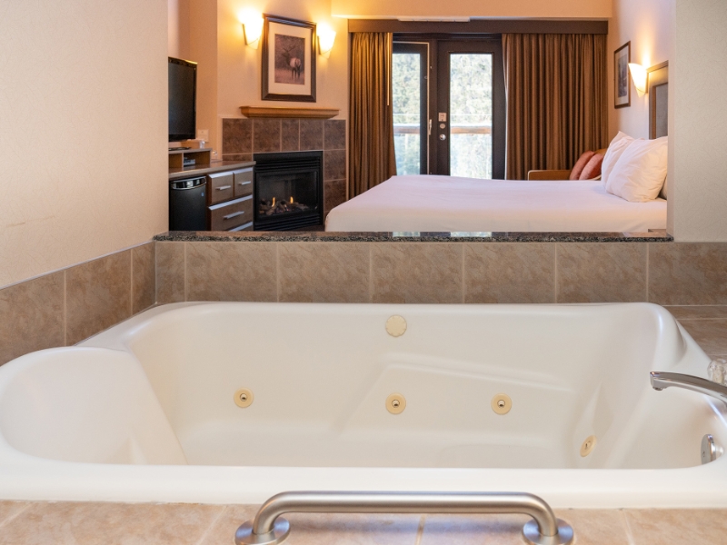 King Suite Jetted Tub
