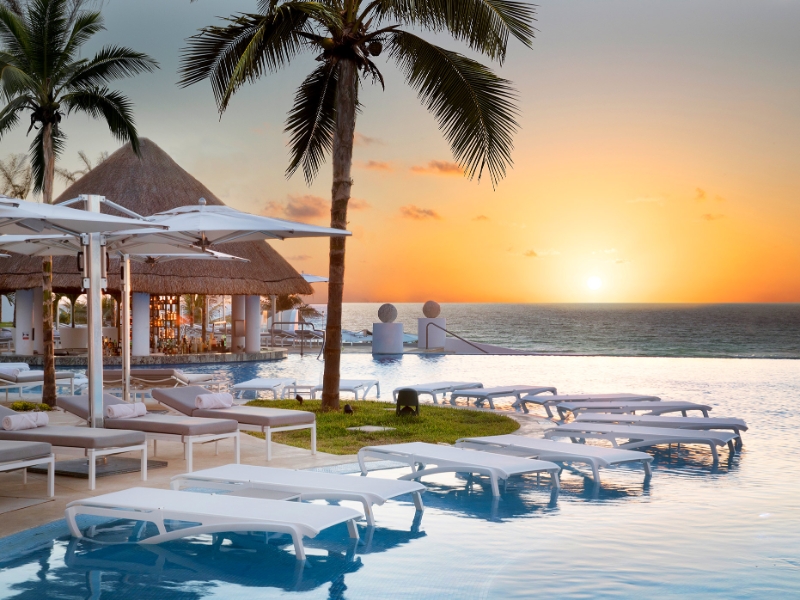 Pool Bar