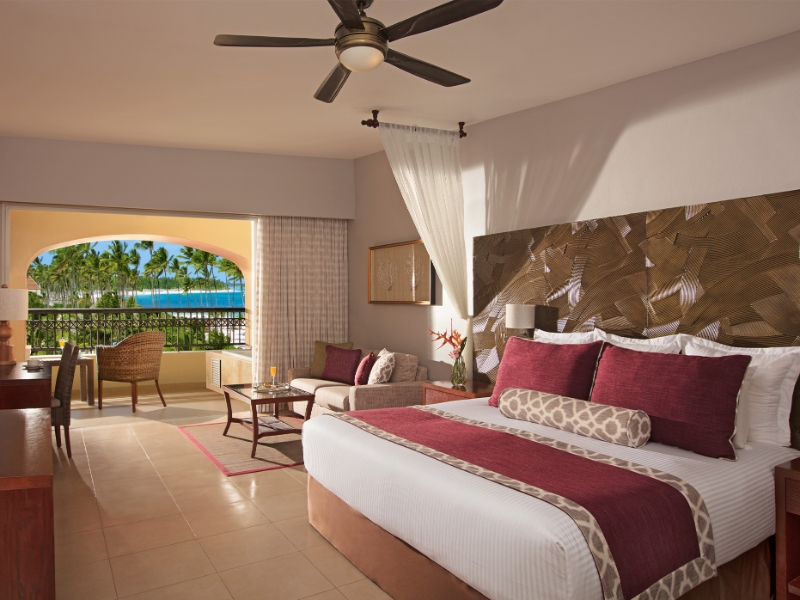 Preferred Club Deluxe Partial Ocean View King Bed