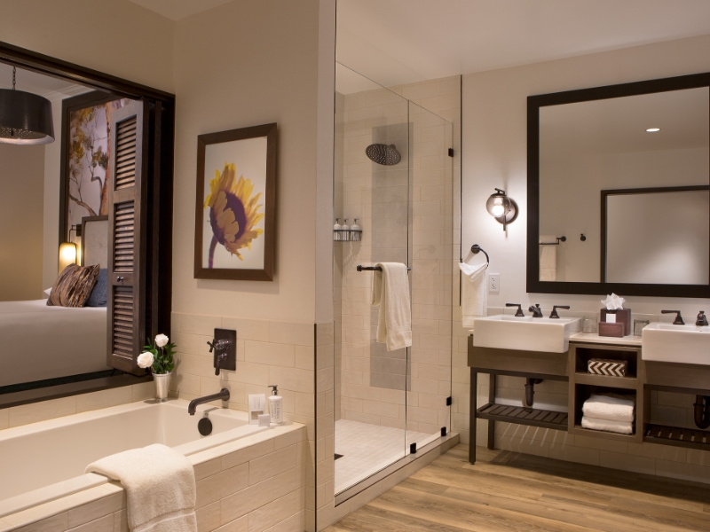Luxury Suite Bathroom