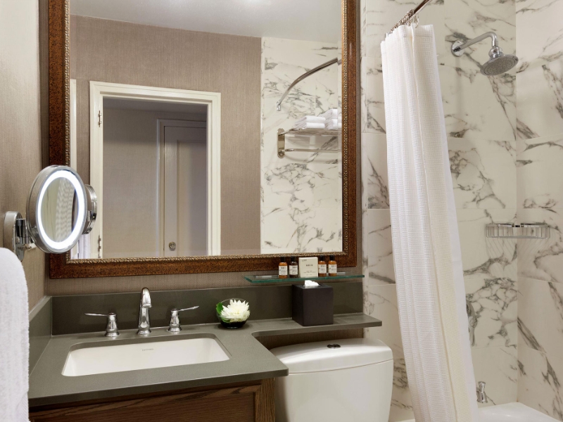 Fairmont Room Bathroom