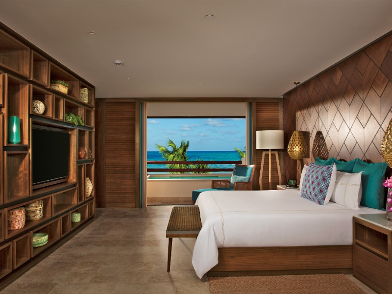 Preferred Club Honeymoon Suite