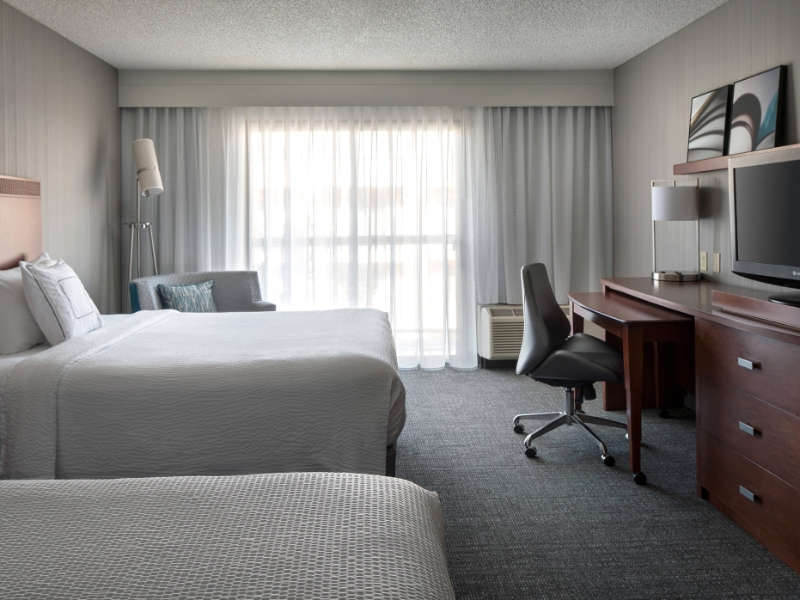 Queen Guestroom