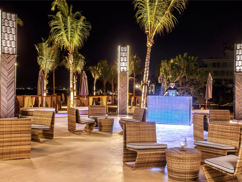 Exterior Lounge
