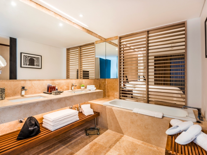 Junior Suite Bathroom