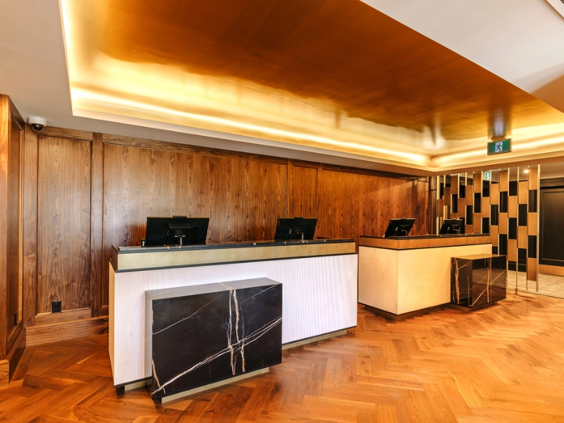 Reception Gold Lounge