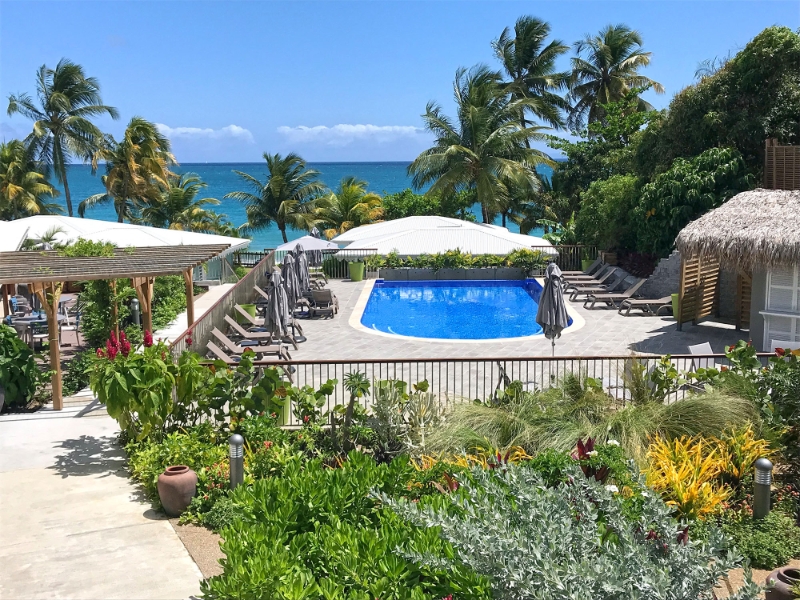 Pool and Sea View