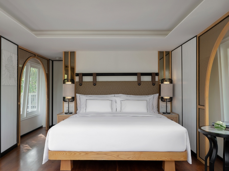 The Level Boat Suite bedroom