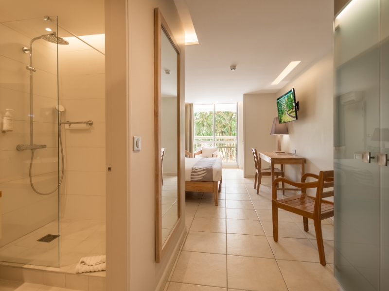 Comfort Garden View Bathroom