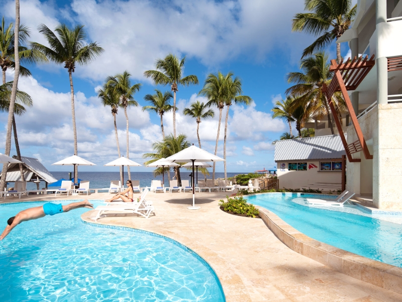 Swim Up Pool