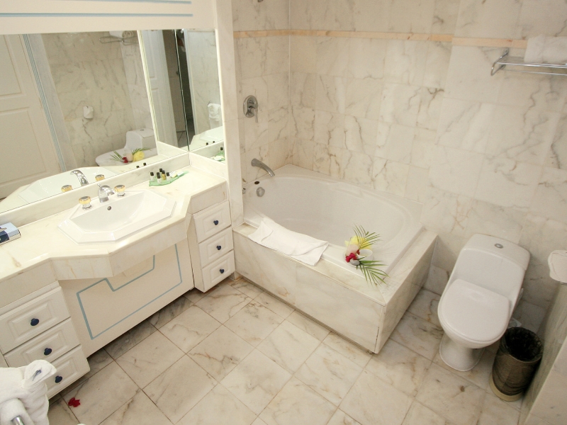 Caribbean Sea Suite Bathroom