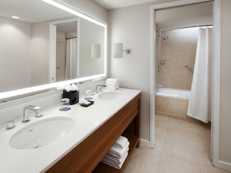 Deluxe Bathroom