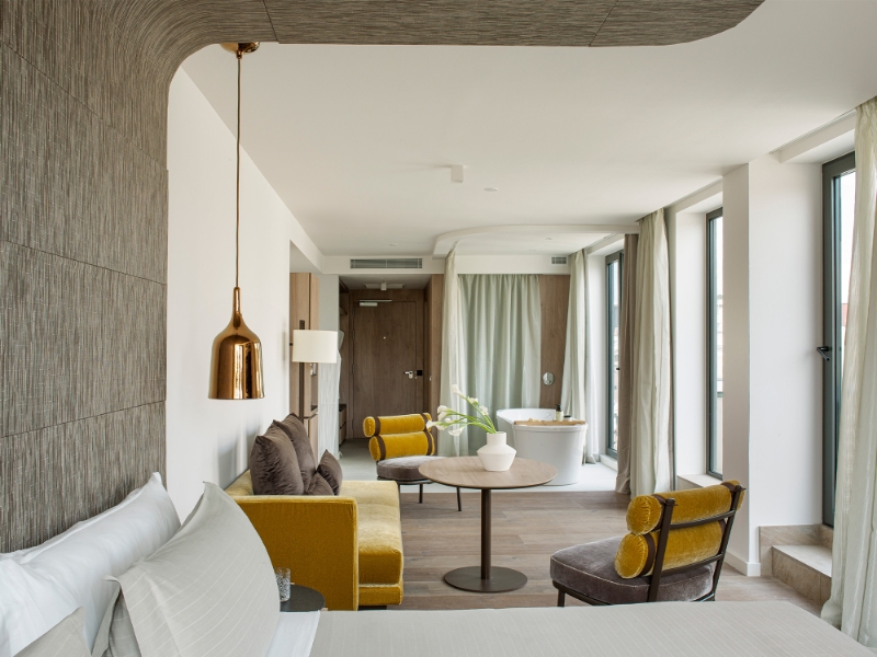 Studio Suite Whirlpool City View