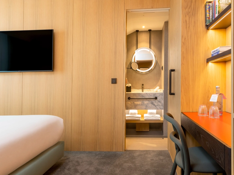 Standard Room Queen Bed