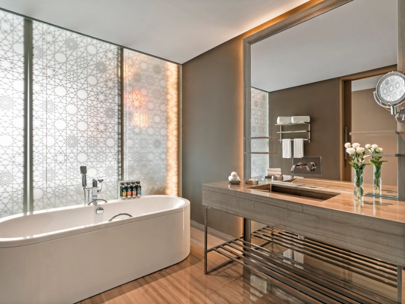 Deluxe King Bathroom