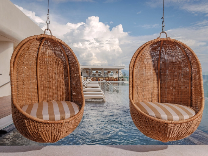 Pool Lounge