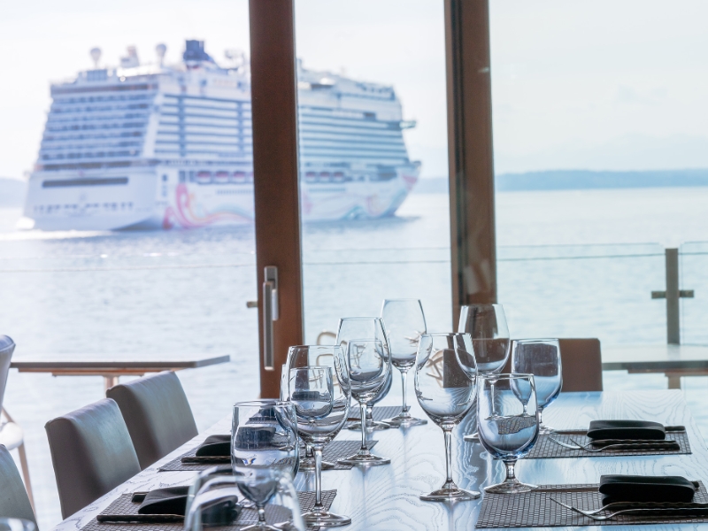 Dining Table Cruise