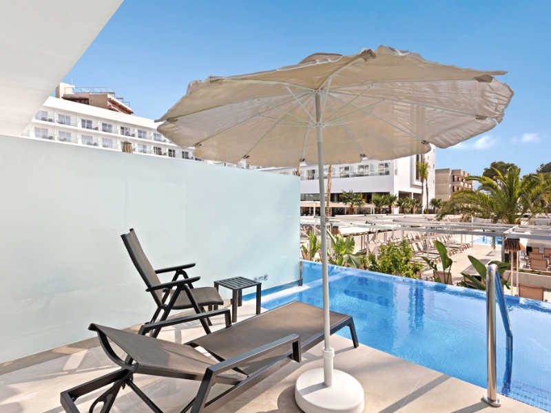 Swim up double room