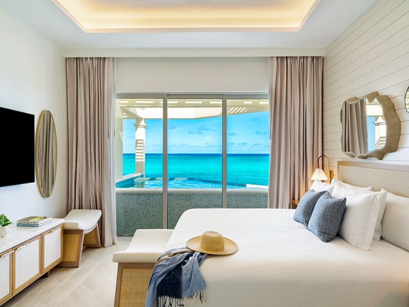 One Bedroom Beachfront Penthouse Suite with Skypool