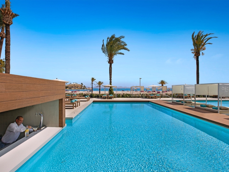 Swim up Pool Bar