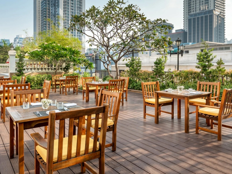 Season Eatery Poolside