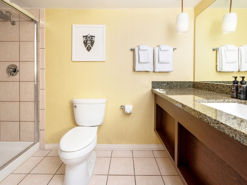 Stay Well Resort Tower Two Queen Beds Bathroom